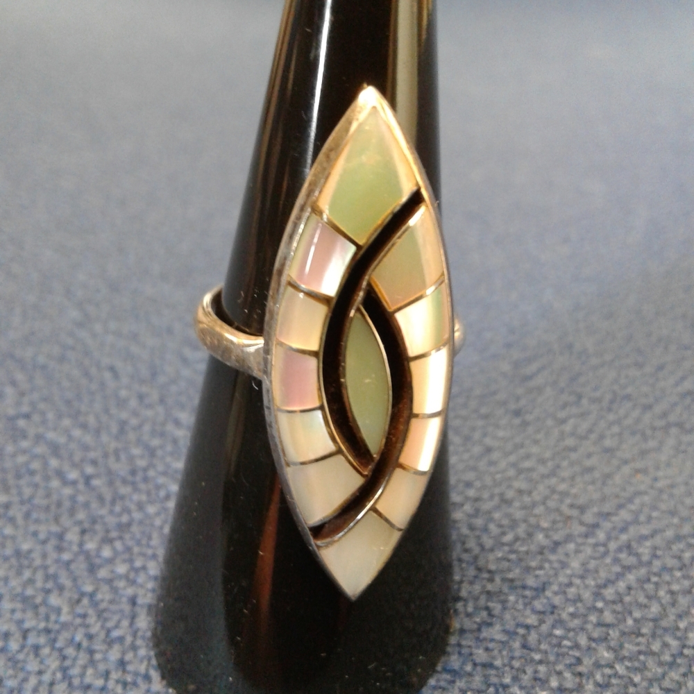 Native American Vintage Hummingbird Mother of Pearl Ring - Picture 8 of 9